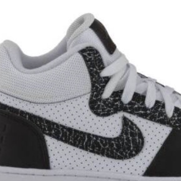 Nike shoes - Picture 1 of 6